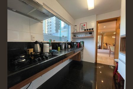 Apartamento à venda com 102m², 3 quartos e 2 vagasCozinha