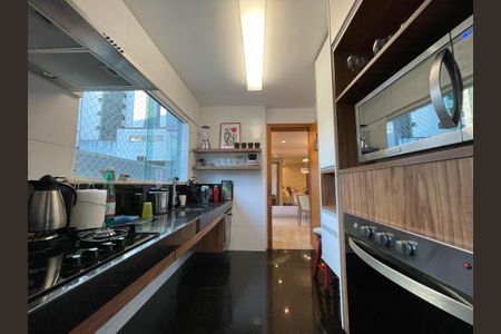 Apartamento à venda com 102m², 3 quartos e 2 vagasCozinha