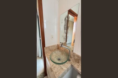 Apartamento à venda com 100m², 2 quartos e 2 vagas Apartamento à venda com 100m², 2 quartos e 2 vagasBanheiro da Suíte