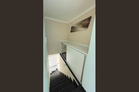 Apartamento à venda com 100m², 2 quartos e 2 vagas Apartamento à venda com 100m², 2 quartos e 2 vagasEscada