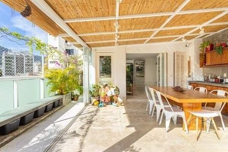 Apartamento à venda com 204m², 3 quartos e 1 vaga