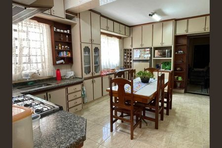 Casa à venda com 250m², 2 quartos e 2 vagas