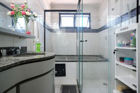 Apartamento à venda com 137m², 3 quartos e 2 vagasBanheiro da suíte