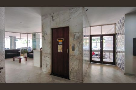 Apartamento à venda com 99m², 2 quartos e 1 vagaFachada e portaria