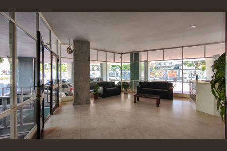 Apartamento à venda com 99m², 2 quartos e 1 vagaFachada e portaria