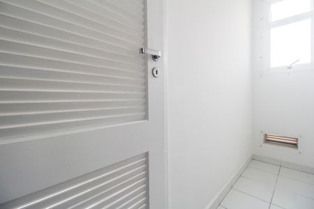 Apartamento à venda com 76m², 2 quartos e 1 vaga Apartamento à venda com 76m², 2 quartos e 1 vagaBanheiro de serviço