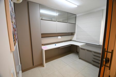 Casa de condomínio à venda com 200m², 3 quartos e 4 vagasEscritório