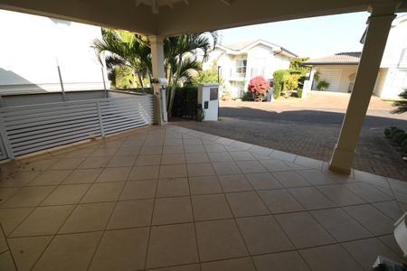 Casa de condomínio à venda com 200m², 3 quartos e 4 vagasGaragem