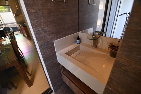 Casa de condomínio à venda com 200m², 3 quartos e 4 vagasBanheiro - Área de Lazer