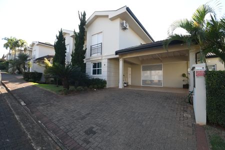 Casa de condomínio à venda com 200m², 3 quartos e 4 vagasFachada