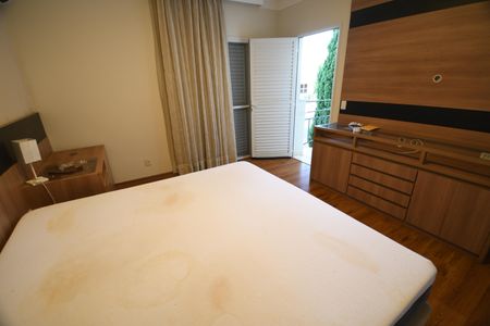 Casa de condomínio à venda com 200m², 3 quartos e 4 vagasSuíte 3