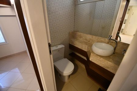 Casa de condomínio à venda com 200m², 3 quartos e 4 vagasLavabo