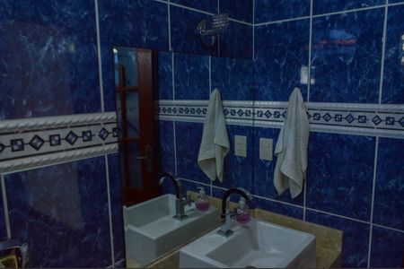 Casa à venda com 219m², 3 quartos e 3 vagas Casa à venda com 219m², 3 quartos e 3 vagasBanheiro da Suíte 2