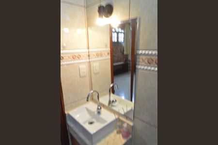 Casa à venda com 219m², 3 quartos e 3 vagas Casa à venda com 219m², 3 quartos e 3 vagasBanheiro Social