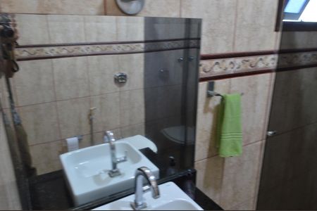 Casa à venda com 219m², 3 quartos e 3 vagas Casa à venda com 219m², 3 quartos e 3 vagasBanheiro da Suíte 1