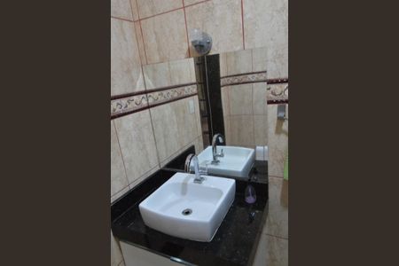 Casa à venda com 219m², 3 quartos e 3 vagas Casa à venda com 219m², 3 quartos e 3 vagasBanheiro da Suíte 1