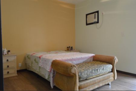 Casa à venda com 219m², 3 quartos e 3 vagas Casa à venda com 219m², 3 quartos e 3 vagasSuíte 1