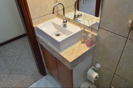 Casa à venda com 219m², 3 quartos e 3 vagas Casa à venda com 219m², 3 quartos e 3 vagasBanheiro Social