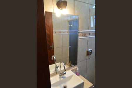 Casa à venda com 219m², 3 quartos e 3 vagas Casa à venda com 219m², 3 quartos e 3 vagasBanheiro Social