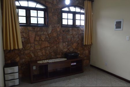 Casa à venda com 219m², 3 quartos e 3 vagas Casa à venda com 219m², 3 quartos e 3 vagasSala 2