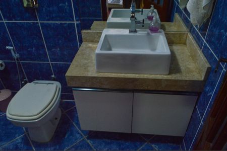 Casa à venda com 219m², 3 quartos e 3 vagas Casa à venda com 219m², 3 quartos e 3 vagasBanheiro da Suíte 2