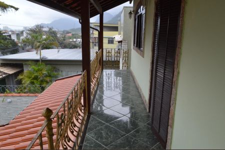 Casa à venda com 219m², 3 quartos e 3 vagas Casa à venda com 219m², 3 quartos e 3 vagasVaranda da Suíte 1