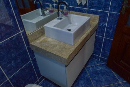 Casa à venda com 219m², 3 quartos e 3 vagas Casa à venda com 219m², 3 quartos e 3 vagasBanheiro da Suíte 2