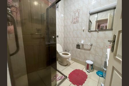 Casa à venda com 170m², 4 quartos e 4 vagas Casa à venda com 170m², 4 quartos e 4 vagasBanheiro