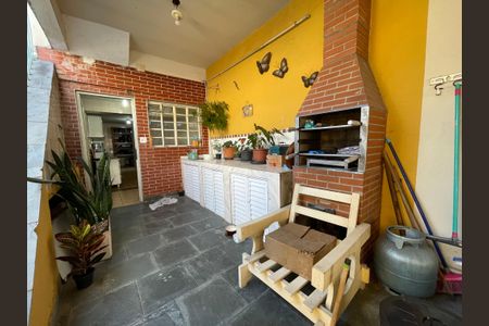 Casa à venda com 170m², 4 quartos e 4 vagas Casa à venda com 170m², 4 quartos e 4 vagasChurrasqueira