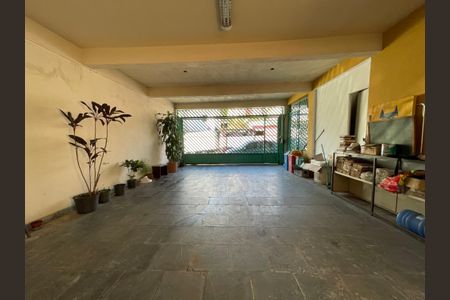 Casa à venda com 170m², 4 quartos e 4 vagas Casa à venda com 170m², 4 quartos e 4 vagasGaragem