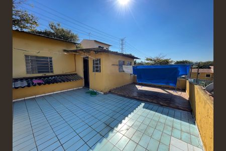 Casa à venda com 170m², 4 quartos e 4 vagas Casa à venda com 170m², 4 quartos e 4 vagasVaranda