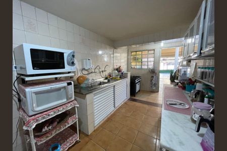 Casa à venda com 170m², 4 quartos e 4 vagas Casa à venda com 170m², 4 quartos e 4 vagasCozinha