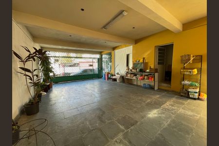 Casa à venda com 170m², 4 quartos e 4 vagas Casa à venda com 170m², 4 quartos e 4 vagasGaragem