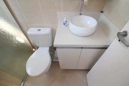 Casa à venda com 230m², 3 quartos e 5 vagasSuíte 1 - Banheiro