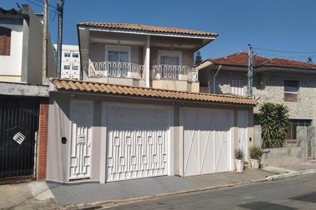 Casa à venda com 230m², 3 quartos e 5 vagas Casa à venda com 230m², 3 quartos e 5 vagasFachada