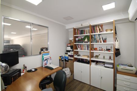 Casa à venda com 230m², 3 quartos e 5 vagasEscritório