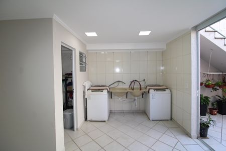 Casa à venda com 230m², 3 quartos e 5 vagasÁrea de Serviço