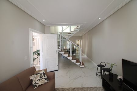 Casa à venda com 230m², 3 quartos e 5 vagasSala