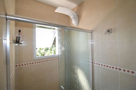 Casa à venda com 230m², 3 quartos e 5 vagasSuíte 1 - Banheiro