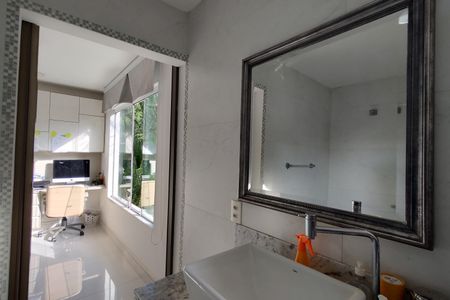 Casa de condomínio para alugar com 600m², 4 quartos e 2 vagas Casa de condomínio para alugar com 600m², 4 quartos e 2 vagasBanheiro da Suíte 1