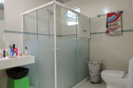 Casa de condomínio para alugar com 600m², 4 quartos e 2 vagasBanheiro da Suíte 2