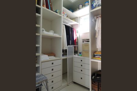 Casa de condomínio para alugar com 600m², 4 quartos e 2 vagasCloset da suíte 2