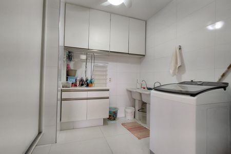 Casa de condomínio para alugar com 600m², 4 quartos e 2 vagas Casa de condomínio para alugar com 600m², 4 quartos e 2 vagasLavanderia