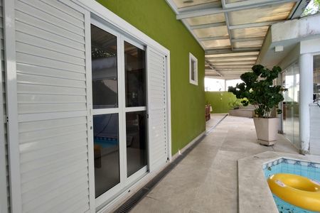 Casa de condomínio para alugar com 600m², 4 quartos e 2 vagas Casa de condomínio para alugar com 600m², 4 quartos e 2 vagasVaranda