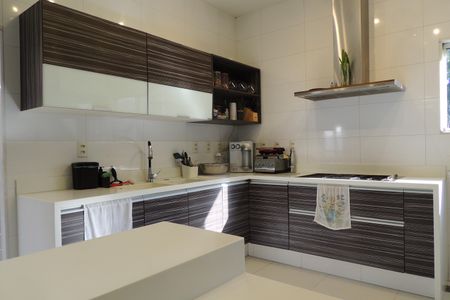 Casa de condomínio para alugar com 600m², 4 quartos e 2 vagasCozinha - Armários