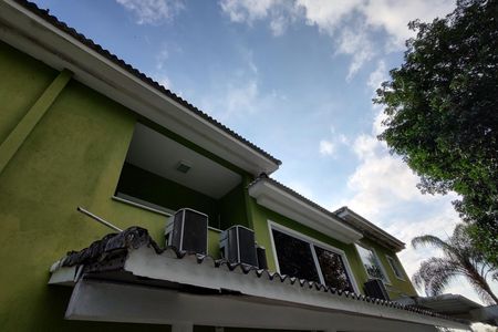Casa de condomínio para alugar com 600m², 4 quartos e 2 vagas Casa de condomínio para alugar com 600m², 4 quartos e 2 vagasFachada