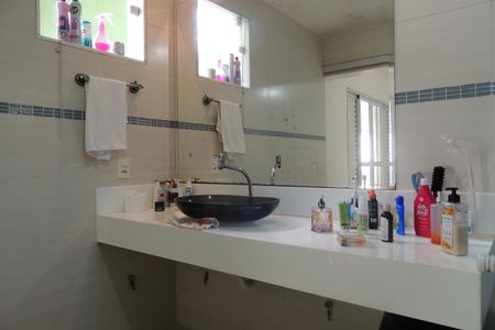 Casa de condomínio para alugar com 600m², 4 quartos e 2 vagasBanheiro da Suíte 2