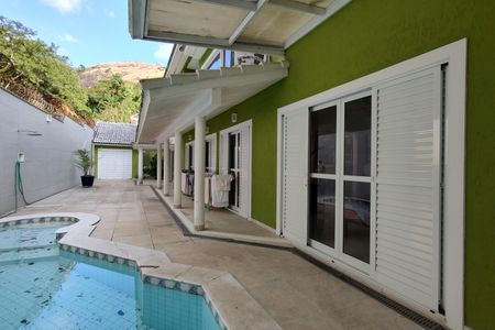 Casa de condomínio para alugar com 600m², 4 quartos e 2 vagas Casa de condomínio para alugar com 600m², 4 quartos e 2 vagasVaranda