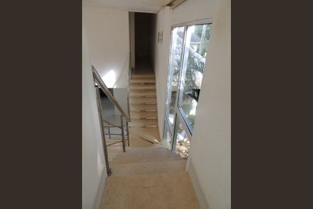 Casa de condomínio para alugar com 600m², 4 quartos e 2 vagasEscada