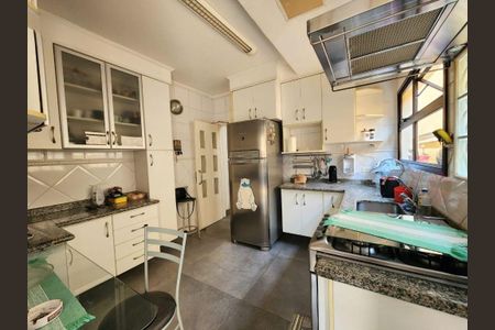 Casa à venda com 195m², 4 quartos e 4 vagas